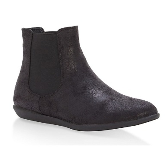 Serene Island Black Chelsea Boots - Picture 2 of 6